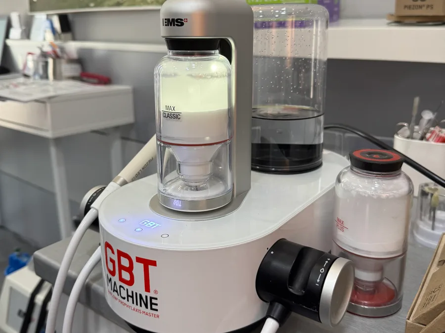 Kontroll és hosszú távú karbantartás: az EMS GBT Machine a rendelőben, az irányított biofilm-terápiához